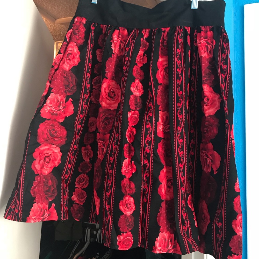Heart of Haute 1X roses circle skirt